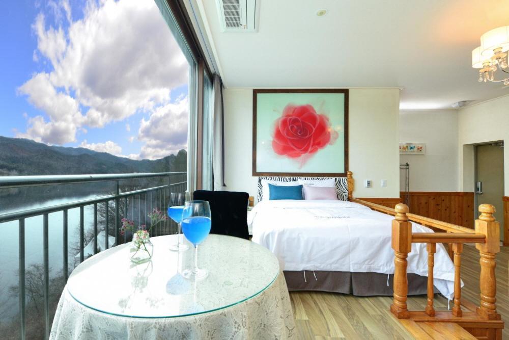 Moonlight Blue Pension Gapyeong Eksteriør billede