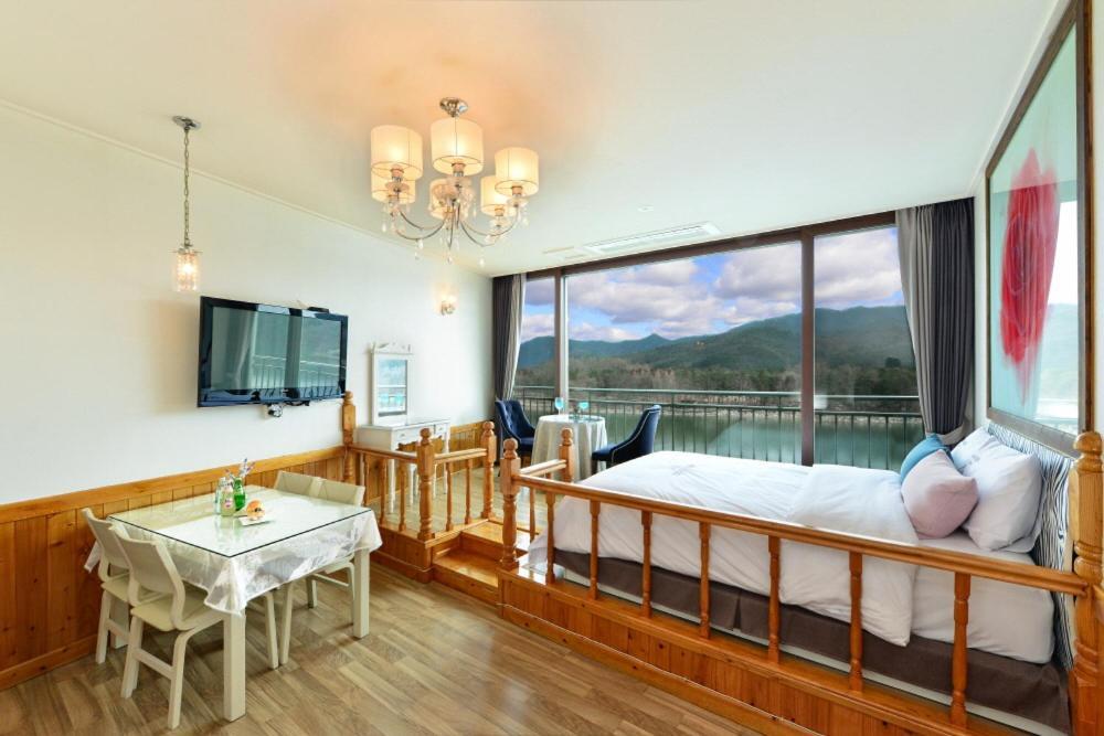 Moonlight Blue Pension Gapyeong Eksteriør billede