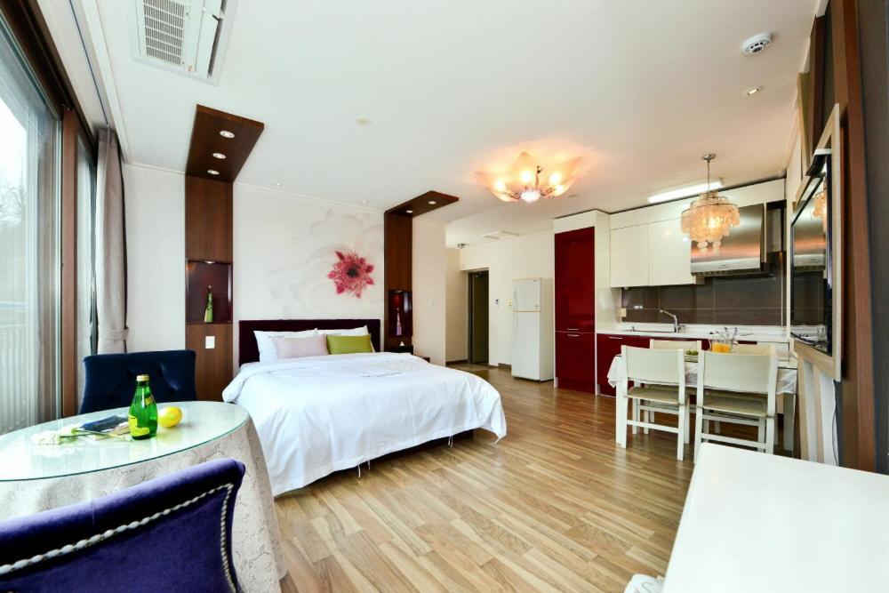 Moonlight Blue Pension Gapyeong Eksteriør billede