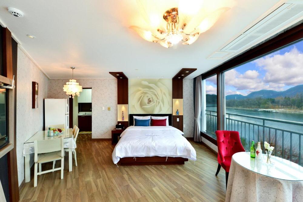 Moonlight Blue Pension Gapyeong Eksteriør billede